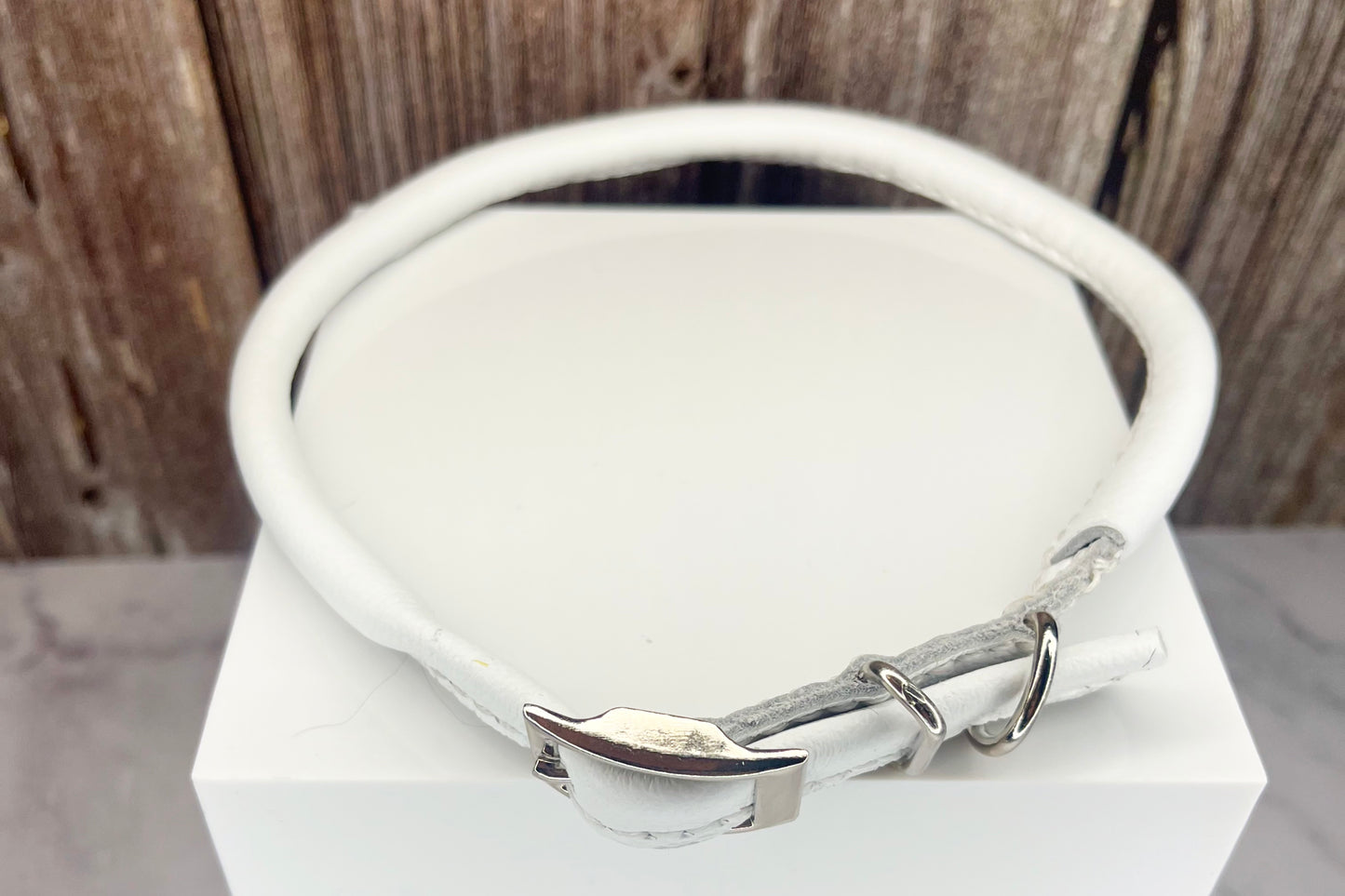 Thick White Rolled Collar