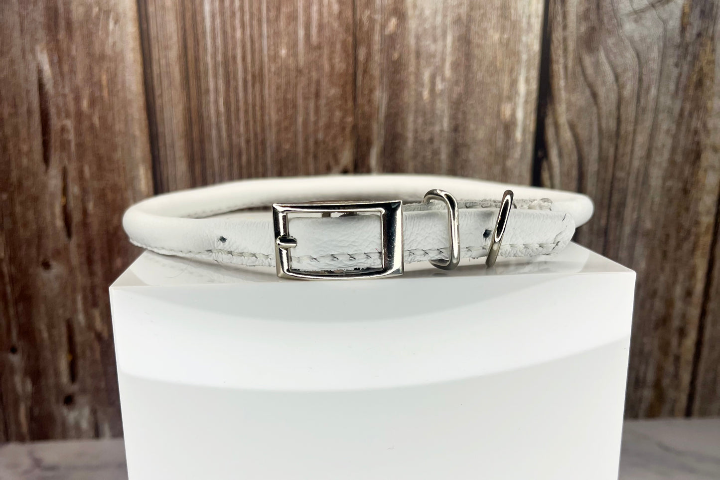 Thick White Rolled Collar