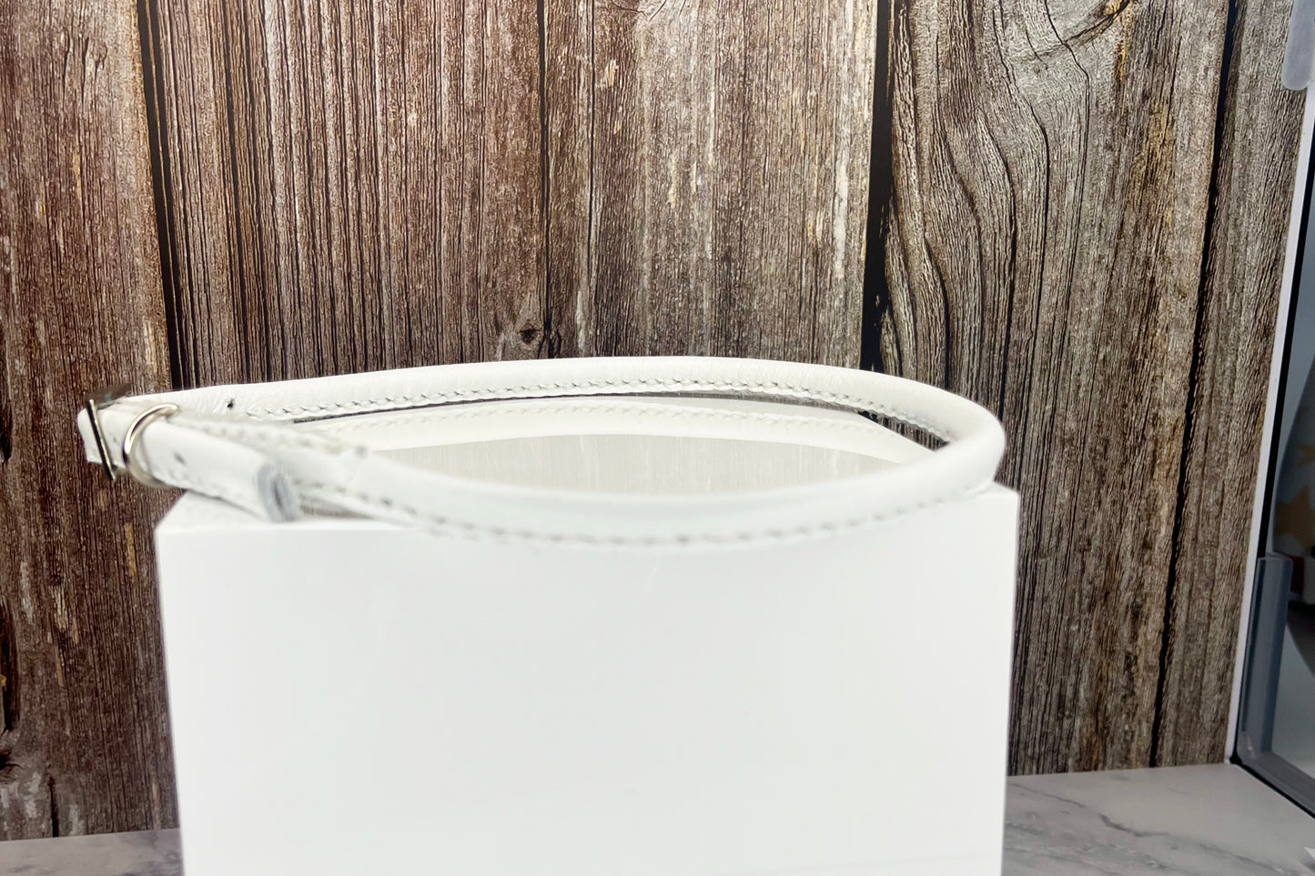 Thin White Rolled Collar