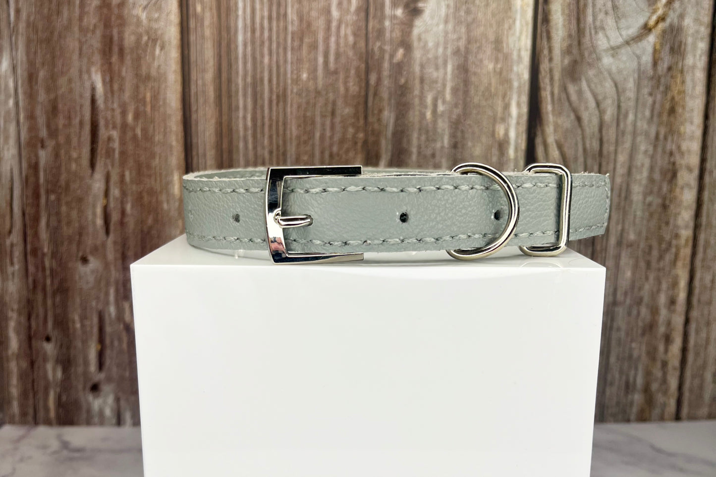 Medium Grey Collar with Violet Diamante