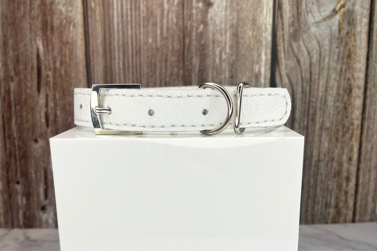 Medium White Collar with Lilac Diamantes