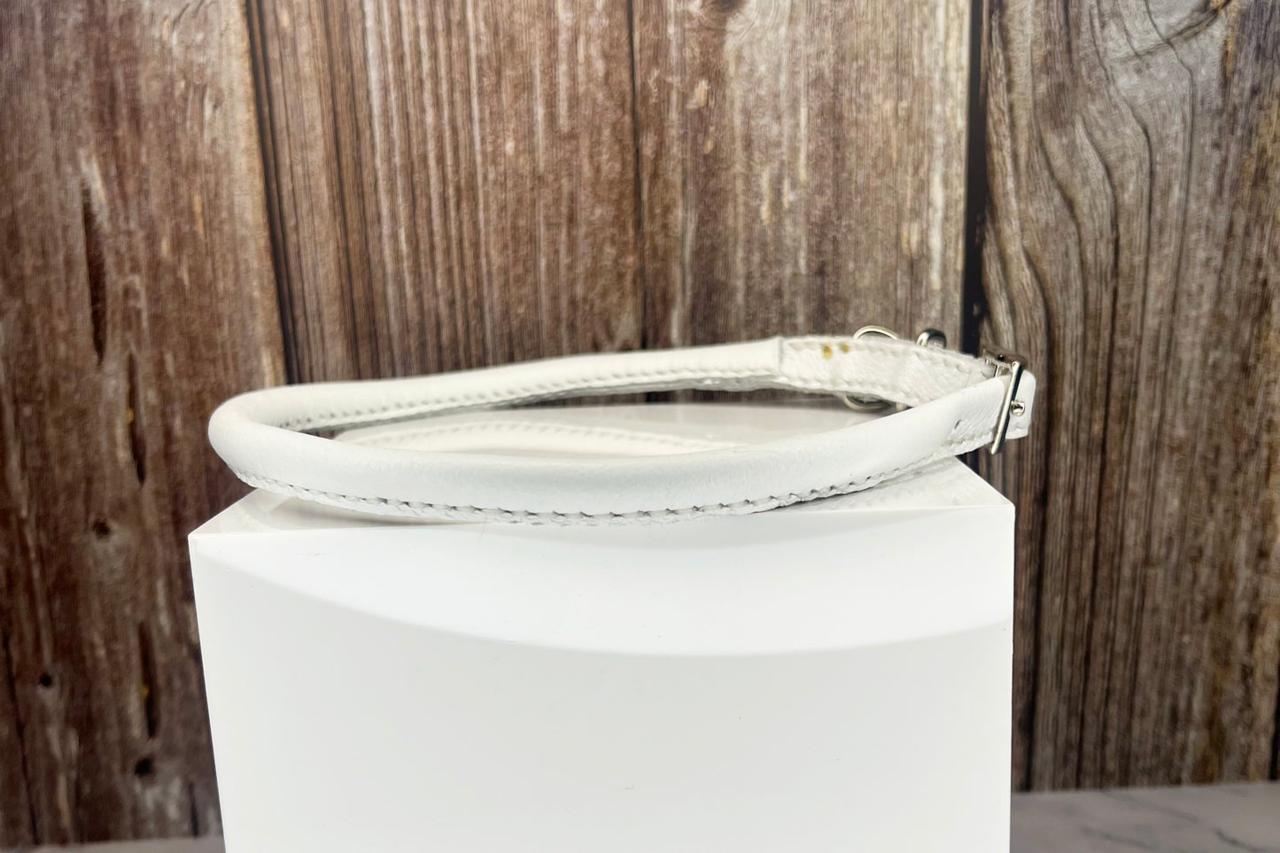 Thick White Rolled Collar