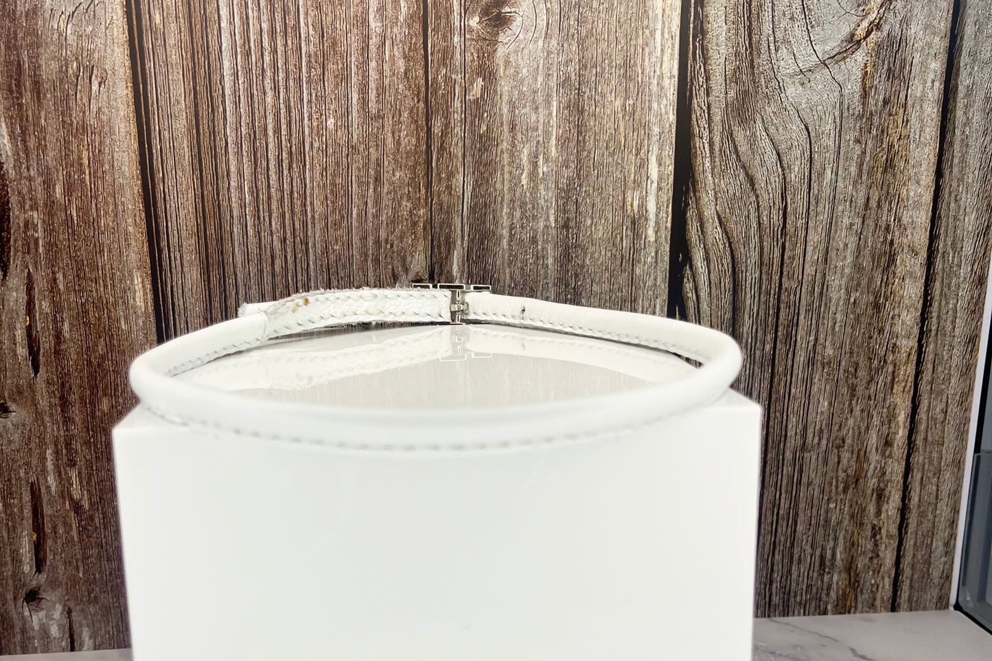 Thin White Rolled Collar