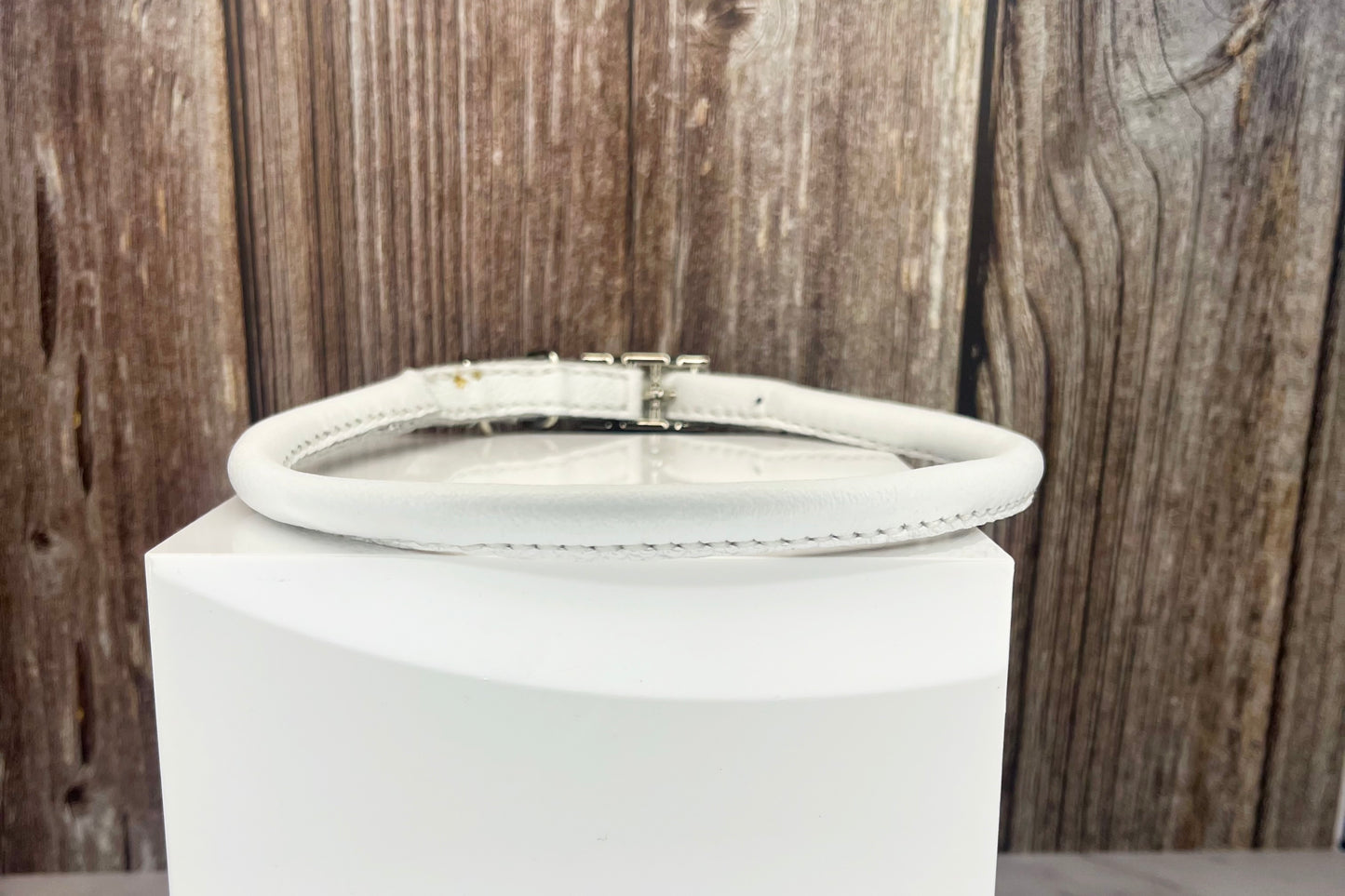 Thick White Rolled Collar